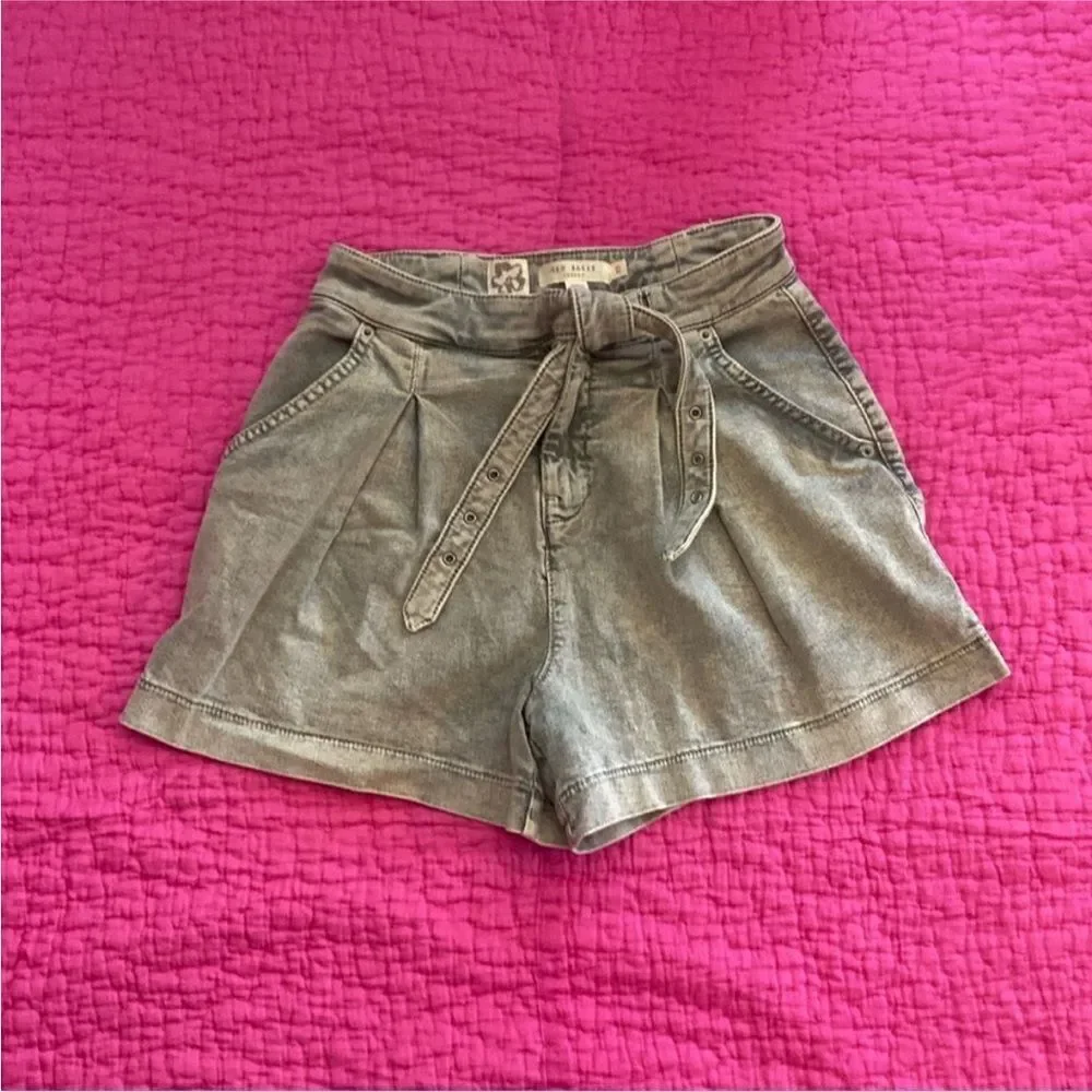 Ted Baker Chic High Waist Gray denim Women's Shorts, size 25